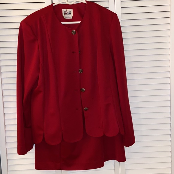 Leslie Faye Red suit & skirt outift - Picture 4 of 5